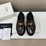 出厂价Celine赛琳秋季新款乐福鞋 代购级别Celine源于法国巴黎时尚设计品牌一系列乐福鞋经典款质感满满.复古条带带扣设计.标志性凯旋门针扣给整体带来的精致