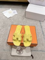 Hms 顶级版本 经典h拖鞋人手必备的基础款真正的手工鞋，精致纯手工打造，夏天的百搭神器！ %购入正品1：1定制，楦型、原模具、皮料，都专为这款而定制的。Ps: