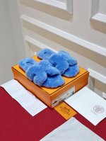 泰迪毛h拖鞋 奢华泰迪毛毛系列，经典的h型名媛设计，秋冬必入~上脚是真的热爆融化了，这款彩虹毛毛拖 棉花糖一样柔软 上脚显白 很容易戳中审美的可冲款 面料材质：