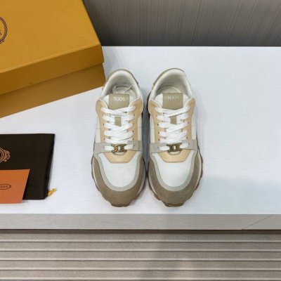 出厂价 顶级品质 Tods 托德斯~~ 代购级品质 最新情侣款豆豆底运动鞋；老爹鞋 肖战同款 小红书种草系列~~ 鞋头、后跟、鞋底缀以橡胶豆豆 Gommino，