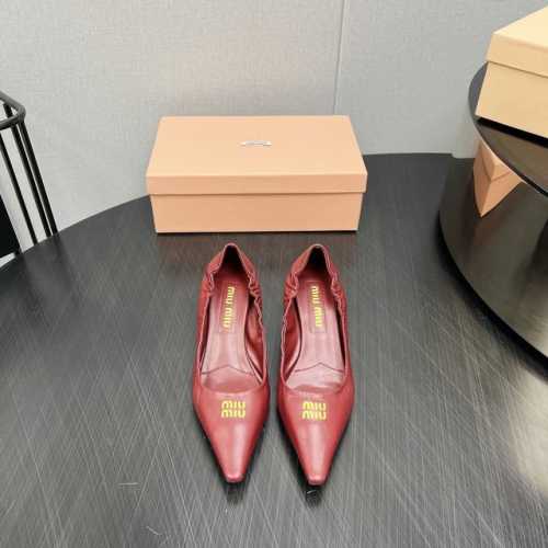 出厂: 独家顶级版本 MIUMIU缪缪2025vs春夏最新走秀爆款单鞋系列 尖头猫跟单鞋 MIUMIU秋冬T台走秀网红同款＂造梦不夜城＂，miumiu能在重要场