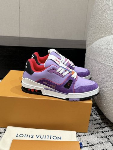 顶级版本 情侣款LV 路易威登L家 Trainer 24 新款 休闲 运动鞋 滑板鞋 LV Trainer 运动鞋的灵感源自复古篮球鞋，代表 Virgil Ab