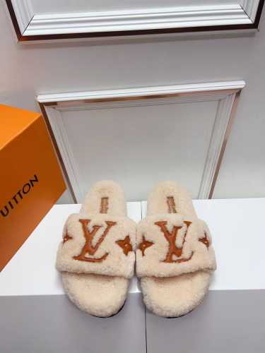 工厂 专柜品质 Loui& Vuitto& 官网同步厚底松糕底款火热上线，只做全真皮羊糕毛 码数35-42 注：41-42定做