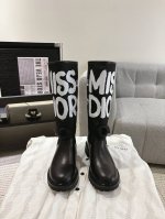 出厂 Miss Dior 迪奥 Cd 2024秋冬长靴 最新色高定海报款d-Major电绣拼色字母logo 圆头中筒涂鸦女靴脚骑士靴 面料：原版刺绣 牛皮 内里