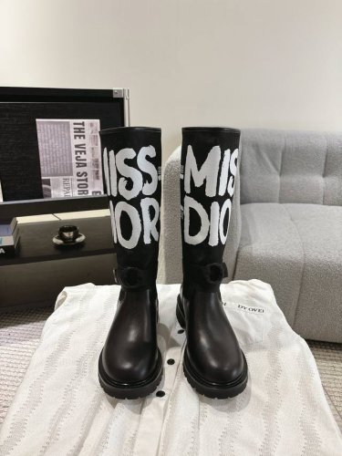 出厂 Miss Dior 迪奥 Cd 2024秋冬长靴 最新色高定海报款d-Major电绣拼色字母logo 圆头中筒涂鸦女靴脚骑士靴 面料：原版刺绣 牛皮 内里
