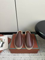 限男款 Loro Piana 24Ss 秋季爆款凉鞋 复古半拖凉鞋 一手创立现有的loro Piana公司。家族经营至今已是第六代 为讲求品味及对质量有要求的顾