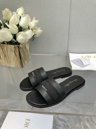 迪奥 Dior 2025春夏新款女鞋 CD字母刺绣logo平底拼色一字拖鞋 市面顶级版本 材质:鞋面进口牛皮 牛皮皮内里+意大利真皮大底 跟高:平跟size：3