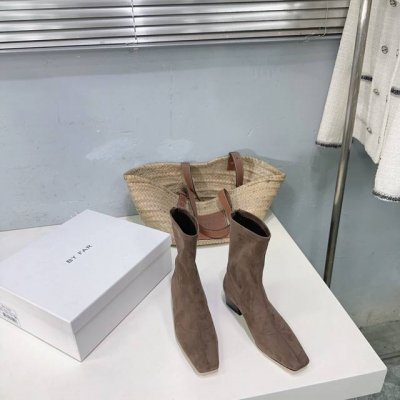 高品质出厂 ！小众潮牌byfar 2024Ss秋冬新款简易粗跟方头显瘦弹力短靴 Ins博主同款！原版顶级复刻！超级无敌好看～鞋型简洁大方 冬季百搭必备单品 上脚