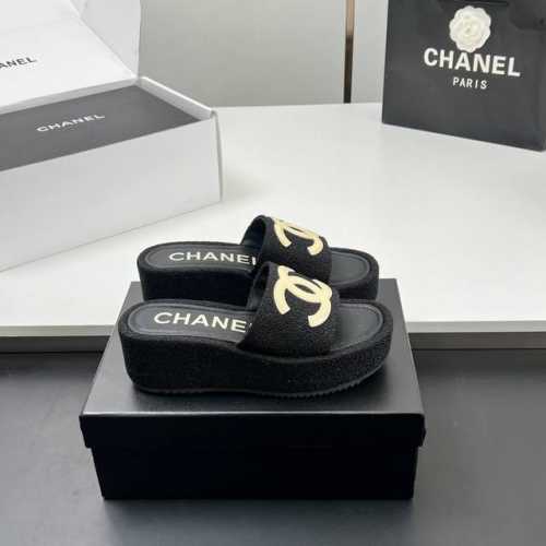 工厂价 实物拍摄太美啦Chanel新款呢子厚底拖鞋坡跟防水台凉拖鞋真的太美啦吧！香奈儿属于夏天的颜色仙女必备爆款太喜欢这双鞋了Chanel25P松糕布面刺绣坡跟