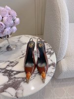 出厂价 SAINT LAUREN* YSL 杨树林走秀款宝石尖头后空高跟鞋 小姐姐的美丽尤物高跟鞋 优雅迷人性感 女人味十足 鞋面牛皮 真丝 内里垫脚羊皮 意大