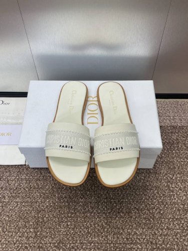 迪奥 Dior 2025 春夏新款 Dway 平底一字拖拼色珍珠女鞋 Cd字母logo立体刺绣平底凉鞋 方头果冻色露趾拖鞋 原版开发市面顶级版本材质:鞋面原版一