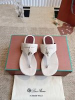 Loro Piana 拖鞋 2025官网 LP新品发售Loro Piana 官网同款同款拖鞋｜采用 Wish 羊京面料制作｜鞋面采用优质特级羊绒｜垫脚羊绒，垫脚