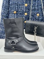 Loewe｜罗意威24S早秋新品短靴！ 疯狂种草简约设计感觉更干净优雅！ 上脚瞬间气质十足气场 简直无敌帅气有型！ Go 材质： 面料采用原版定制材质 内里垫脚