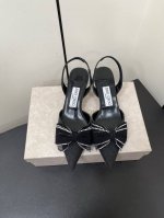 p390Jimmy Choo吉米周 25/ Verity Sandal 最新蝴蝶结猫跟凉拖鞋 同步专柜 主打精致 舒适度休闲 甜美 无解风都轻松满足 Bling