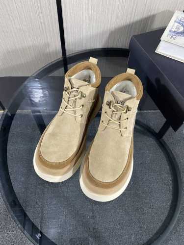 ugg P: Size：39-44 秋冬男士必选，时尚休闲，简单大方的车缝线工艺，适合任何服装搭配，源自欧洲的欧版宽边板型，加上时尚的颜色搭配，无论哪种身材都显