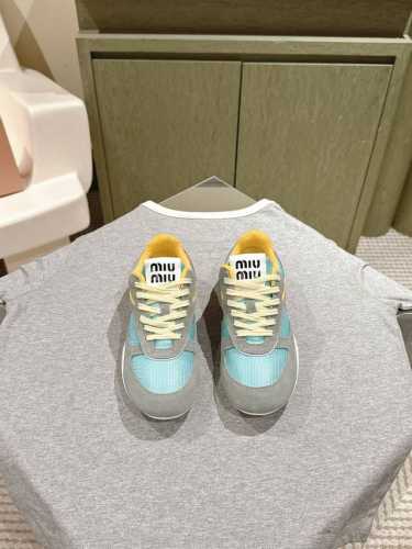 情侣款350 男10 | 224 Miumiu 缪缪新款德迅鞋~ 颜值担当火爆款做旧脏脏鞋 不得不入的一款～做旧时尚，简约高级 随意搭配上脚非常舒适，年度必入款