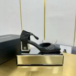 代购级别 Ch香奶奶24A高级手工坊系列金币玛丽珍鞋芭蕾舞鞋 金币复古 Vintage设计～，干练又慵懒随性 妥妥的甜酷风！金属徽章元素显得十分精致，真的是被每