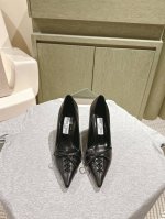 单鞋 靴子 Jimmy Choo 224 专柜同步最新尖头单鞋短靴新品 鞋面绑带设计特别有个性时尚，脚感舒适凹造型必备经典百搭美得无与伦比 超好穿 上脚非常舒适