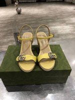 顶级代购，Gucci经典爆坡跟系列凉鞋，高版本，按原版1.1做法 鞋面意大利进口混种羊皮，内里混种绵羊皮，五金原版1.1开模带gucci标，橡胶大底， 跟高8C