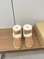 ugg24秋冬雪地靴 Ugg，时髦人都在穿雪地靴，内增3Cm，万人大秀的丑萌雪地靴重新翻红 看着巨无霸巨显瘦还暖和好穿！ Ins博主以及明星大爱品牌 面料：羊皮