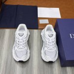 dior 迪奥 -高端品质 原单休闲运动鞋 -鞋面：丝绸小牛皮.高周波品牌图腾、品牌网布布匹、鞋舌塑胶品牌logo、后跟高周波品牌logo -内里：品牌帆布 -
