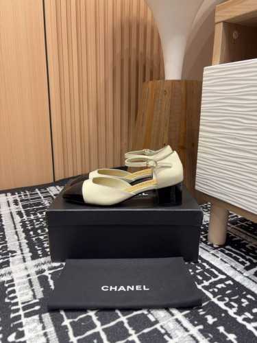 25Ss春夏新款chanel小香粗跟中空玛丽珍单鞋本季最仙玛丽珍大爆款，每一期玛丽珍都被抢光，今年衣橱的top肯定属它了，上脚百搭超显瘦，真的超级爱了，姐妹们一
