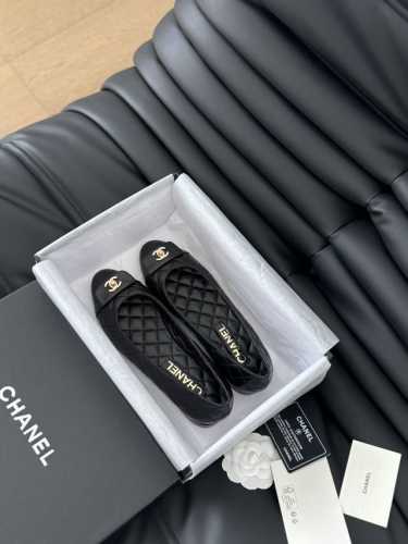 Chanel 24B新款书包扣芭蕾舞单鞋 经典的菱格纹 百看不腻 鞋面内里羊皮 真皮大底 跟高平底 6.5Cm Size:35-39 其他码数定做