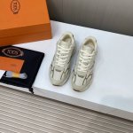 出厂价 顶级品质 Tods 托德斯~~ 代购级品质 最新情侣款豆豆底运动鞋；老爹鞋 肖战同款 小红书种草系列~~ 鞋头、后跟、鞋底缀以橡胶豆豆 Gommino，
