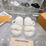 35-42 41 42定做 Lv 最新版面new Arrival ～毛毛鞋半拖毛拖 Winterbreak Comfert 平底拖鞋 Lv 金属字母扣 室内外穿