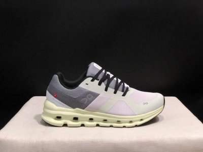 顶级版本On昂跑 Cloud runner 织物 舒适百搭 减震透气轻便 低帮 生活休闲鞋。瑞士高性能运动品牌on打造的此系列作品，鞋面由再生聚酯纤维和网眼布制