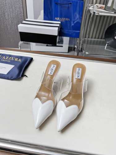 Alaia24新款透明一字带pvc拼漆皮爱心尖头包头高跟细跟凉鞋高跟鞋，面料：进口胶片 漆皮 内里垫脚：羊皮 码数：35到42 跟高9厘米 橡胶底 真皮底