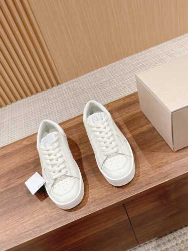 顶级版本 #情侣码 ｜新款情侣板鞋追求“完美的不完美”、品牌标志性的Lived-in 岁月留痕，做旧处理和独特的星星元素，是意大利手作工艺与经典外观的完美结合，