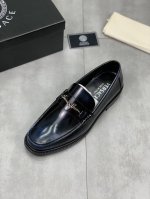 工厂价 水染牛里 实价 高品质 范思哲 新款专柜同步男士时尚休闲皮鞋，鞋面采用专用进口马毛牛皮，进口全牛皮内里，做工精细，高端大气 有时尚典范造型 橡胶耐磨防滑