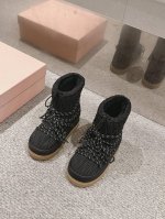 顶级品质 Miumiu 24Ss New Arrival～ Miu家2024秋冬新款雪地靴棉鞋 缪缪最好看的棉鞋，没有之一 鞋底有一定的厚度，增高效果很错 系带