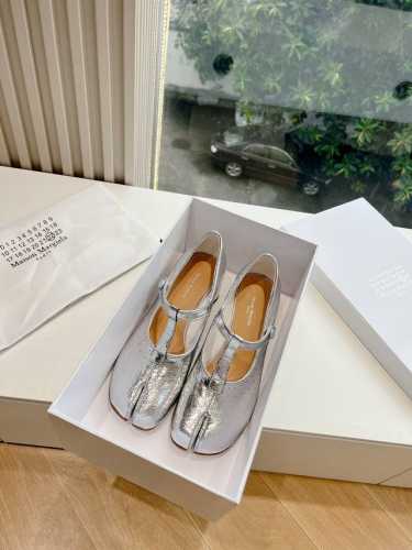 出厂 顶级版本 代购级别 Maison Margiela 玛吉拉mm6家tabi分趾鞋2024独家新品最高版本买手代购1:1完美复刻 芭蕾舞平底分趾tabi凉鞋