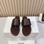 The Row 牛皮夹趾平底拖鞋高品质极简小众还得看Tr，春夏新款性感猫跟极简拖鞋！一如既往的简单，超强设计感，线条简洁流畅 虽然没有过多的元素点缀，但真的很高