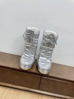 布面高靴 顶级版本moon Boot Vs秋冬最新款复古雪地靴 时髦人都在穿moon Boot雪地靴如果你难以接受ugg的复兴那现在有一款更另类的雪地靴又杀回来