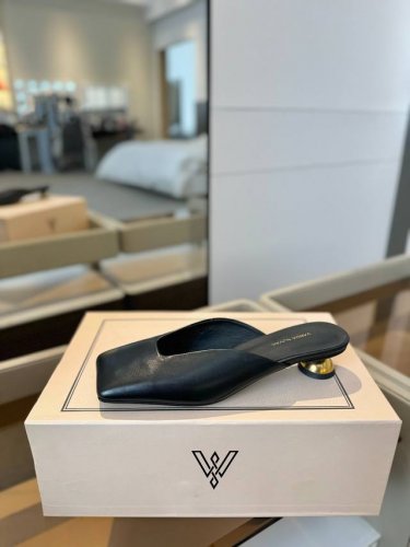 价格P： Vanda Novak来自意大利品牌 全网独家 耗时3个月研发 鞋跟独特设计酒杯 重磅系列 众多联手意大利品牌 推出高级感满分的鞋款系列 火遍Ins神
