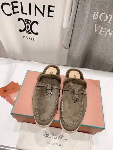高版本出厂 毛拖 男码+10 Loro Piana* Lp万年经典款乐福鞋 简约时尚 脚感超级舒适 一天可以暴走两万步的鞋子 超级百搭款！ 鞋面采用独特针织面料
