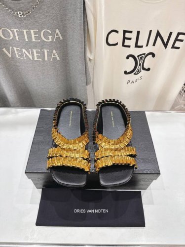 高版本出厂 Dries Van Noten*小众潮牌25Ss春夏新款平底拖鞋系列！秀场主推款～ 这季春夏系列设计独特！趣味十足可可爱爱，却又优雅迷人！独树一帜的