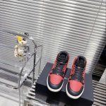 工厂价： 品牌：AMIRI 情侣款 品质：高版本 描述：埃米尔 骨头鞋 高帮 破坏效果异素材质拼与鞋款中骨骼元素呼应组合增强街头调性，质感做工真的很赞，日常都很