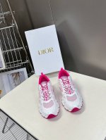 490 Dior迪奥Chrono系列运动鞋 太古汇Rmb11900购入开发 这款Dior Chrono运动鞋延续经久不衰的轮廓，采用网纱精心制作，所以上脚会特别