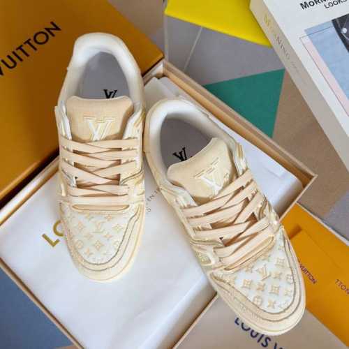 顶级版本：擦色 Lv Tarine路易威登l家 驴牌 情侣款 休闲 运动鞋 滑板鞋 原版购入开发 做货 本款lv Trainer 运动鞋选用牛皮革塑造繁复鞋面，