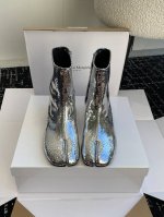 东莞代购级 Maisonmargiela Mm6 马吉拉分趾系列低跟分趾靴 代购同渠道硬货 区分市场low版 原版套楦鞋型很经典，不管是价格还是品质通通秒杀市场