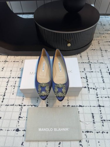 代购级别 市场唯一对版manolo Blahnik 万年不败的经典款 重金购买三个原版购入 一系列四种跟高1:1复刻定制 做到零差距。试脚 调楦 定制一年有余，