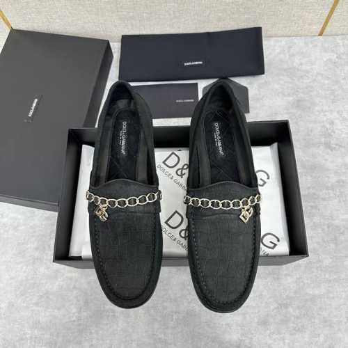 d&G Ariosto系列莫卡辛便鞋 男士乐福鞋皮鞋 以全新版本创意呈现。横杠链条d G金属logo标志性标牌装饰别具一格。 风格优雅考究，鞋面横带饰点缀 D-