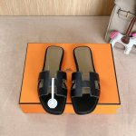 经典黑色拼接踮脚 』出厂价P Hermes 爱马仕H拖鞋Oran凉鞋系列 时尚又百搭 超级舒服 每个细节都做到极致 原版丝绒面料 原版1:1独家私模鞋面 原版真
