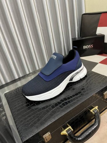 出厂价： Armani 阿玛尼新款时尚男士运动鞋精心打造国际品牌 此款休闲鞋集优质面料与精湛工艺于一身，鞋面选用头层牛皮制成！羊皮内里羊皮垫脚。上脚效果帅气有型