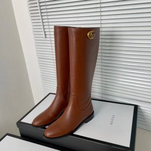 Gucci秋冬系列及膝高筒靴 简约风格 经典鞋形+英伦休闲设计， 经典耐看！原版倒模楦型，极致1:1形体，进口高端呈现出精致质感！ 面料: 进口小牛皮 内里:
