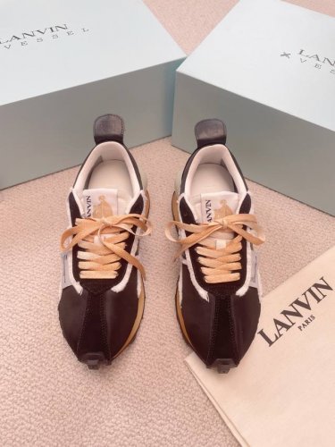 2024 最强联名 Lanvin 浪凡法国最悠久的奢侈品牌与国潮顶流 Xvessel 吴建豪联名打造的流苏运动鞋，复古休闲慢跑鞋，市场最高版本，拉帮套楦工艺。一